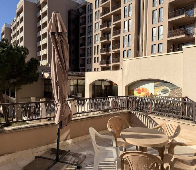 Apartment with spacious terrace and pool view in Barcelo Royal Beach, Sunny Beach.