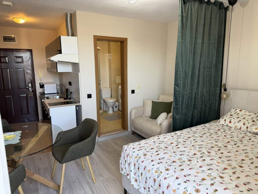 Cozy Studio in Holiday Fort Club, Sunny Beach Cozy top-floor studio apartment of 36 sq.m. at Holiday Fort Club, Sunny Beach, perfect for relaxing.
