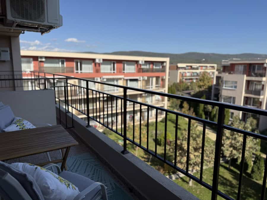 Cozy top floor studio in Sunny Beach Top floor studio apartment with balcony overlooking Sunny Beach surroundings.
