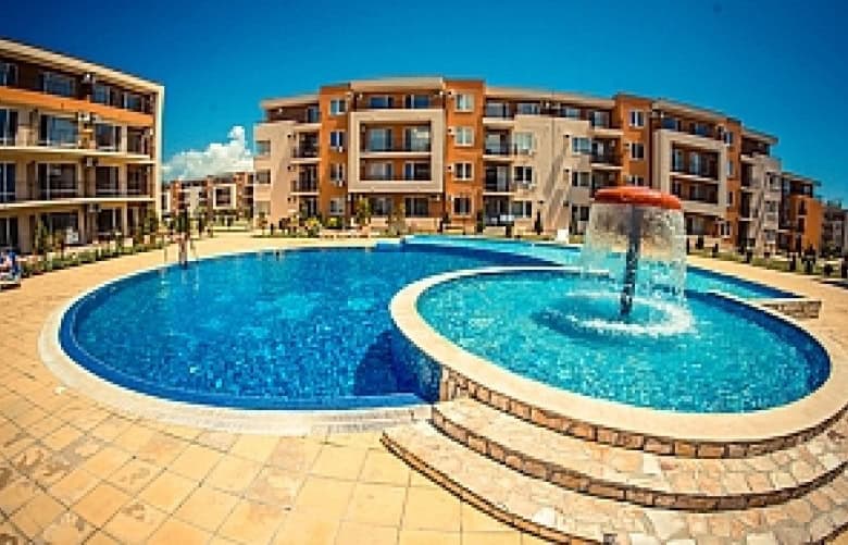 Beautiful top floor studio, 36 sq.m. at Holiday Fort Club, Sunny Beach, featuring a pool and modern.