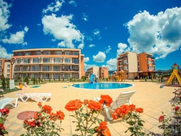 Beautiful top floor studio in Holiday Fort Club, Sunny Beach, with pool view.