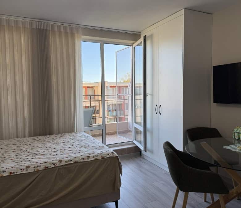 Bright top floor studio with balcony and sea view in Holiday Fort Club, Sunny Beach.