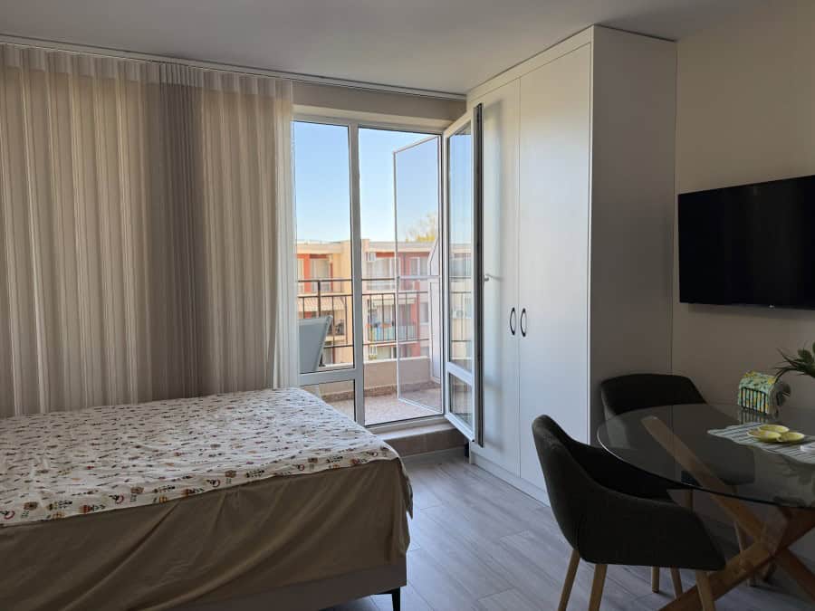 Cozy Top Floor Studio in Sunny Beach Bright top floor studio with balcony and sea view in Holiday Fort Club, Sunny Beach.