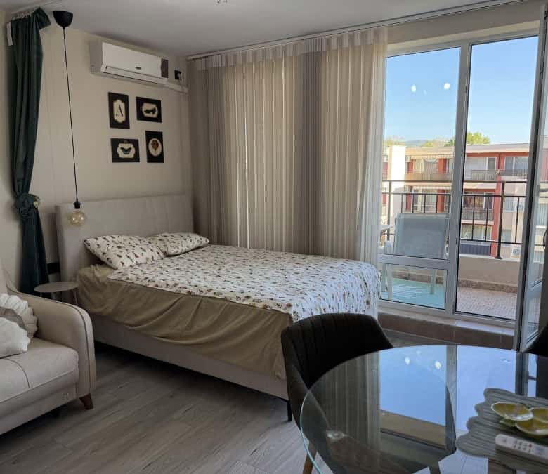 Studio apartment with balcony and sea view in Holiday Fort Club.