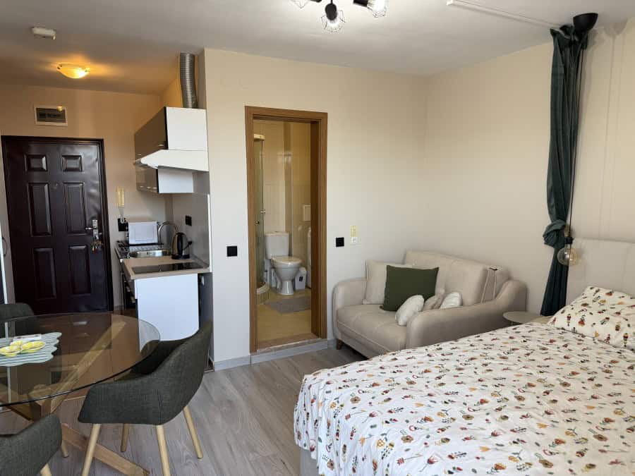 Cozy Studio in Holiday Fort Club, Sunny Beach Compact top-floor studio apartment of 36 sq.m. at Holiday Fort Club, Sunny Beach.
