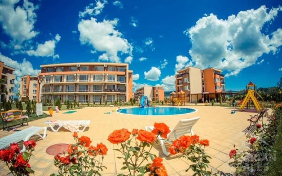 Bright top-floor studio with panoramic views at Holiday Fort Club, Sunny Beach. Perfect for relaxing.