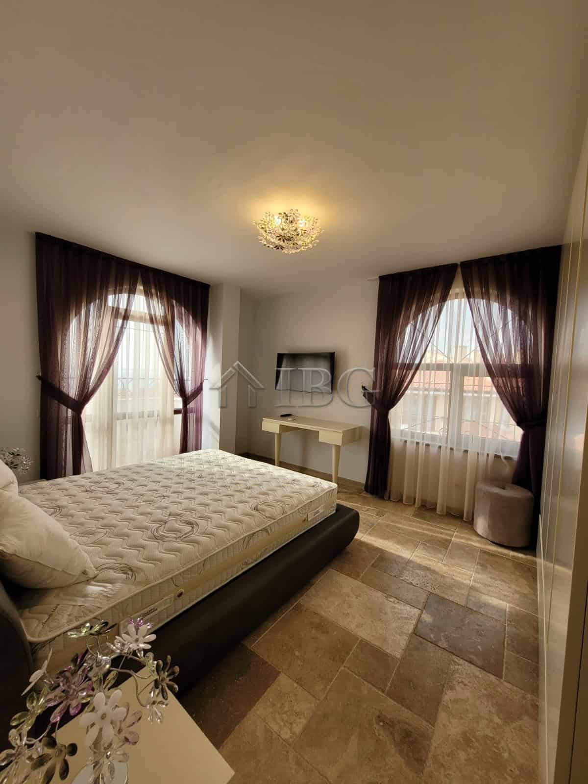 Elegant bedroom in a three-level maisonette overlooking the sea in Sveti Vlas. Bright space with lar.