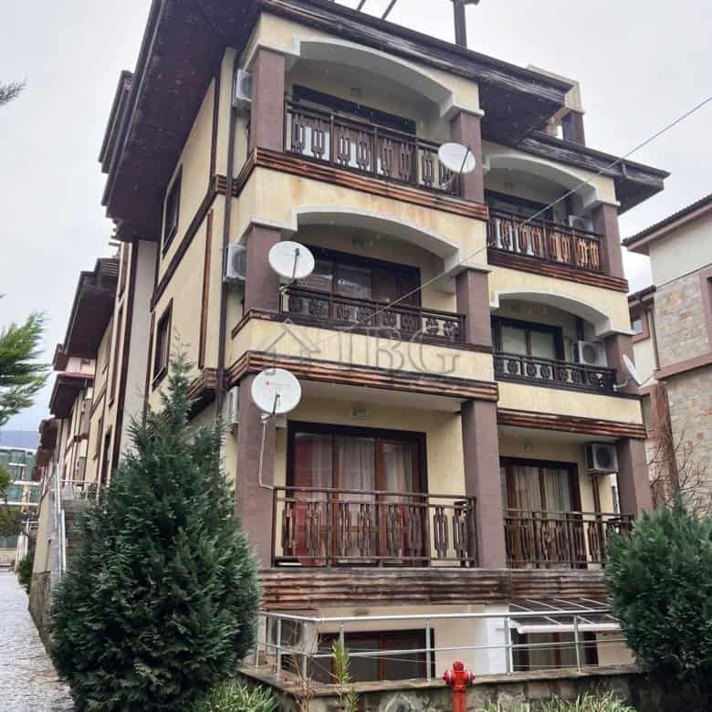 Bright studio apartment with balcony in a village house, ideal for comfortable living or investment.
