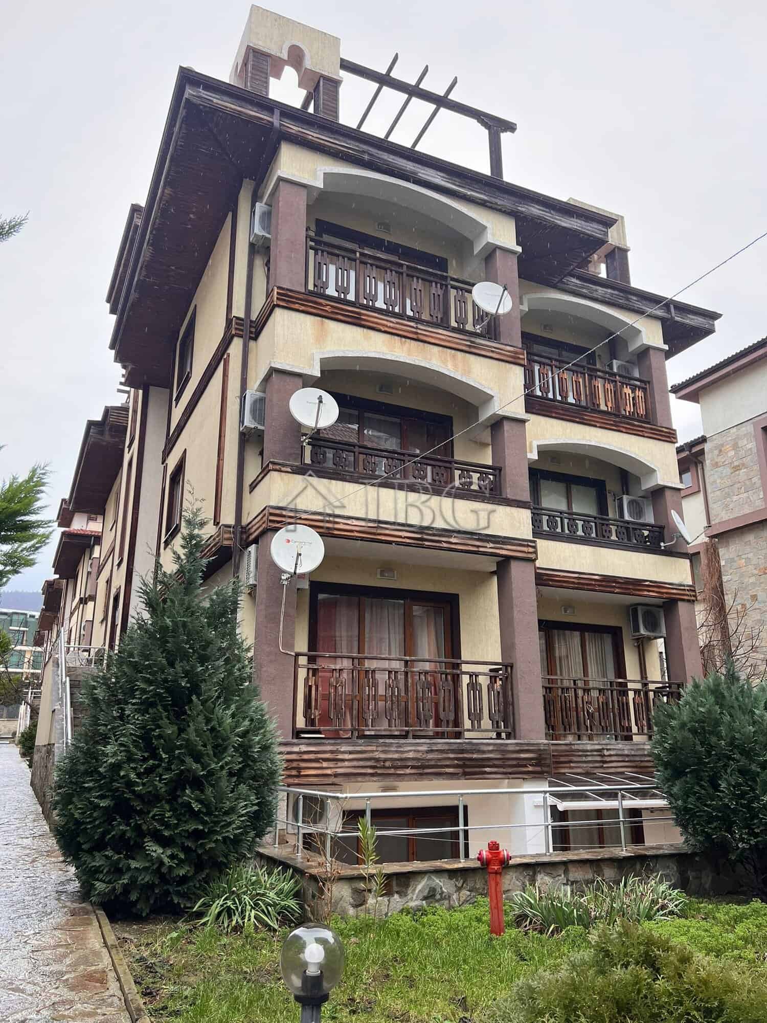 Bright studio apartment with balcony in a village house, ideal for comfortable living or investment.