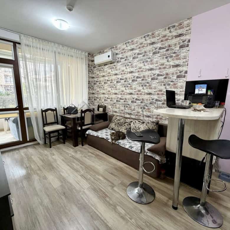 Furnished one-bedroom apartment in Sorento Sole Mare, Sveti Vlas, featuring modern decor and a cozy.
