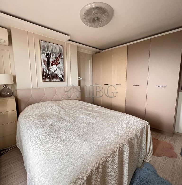 Sea view bedroom in Sveti Vlas maisonette.