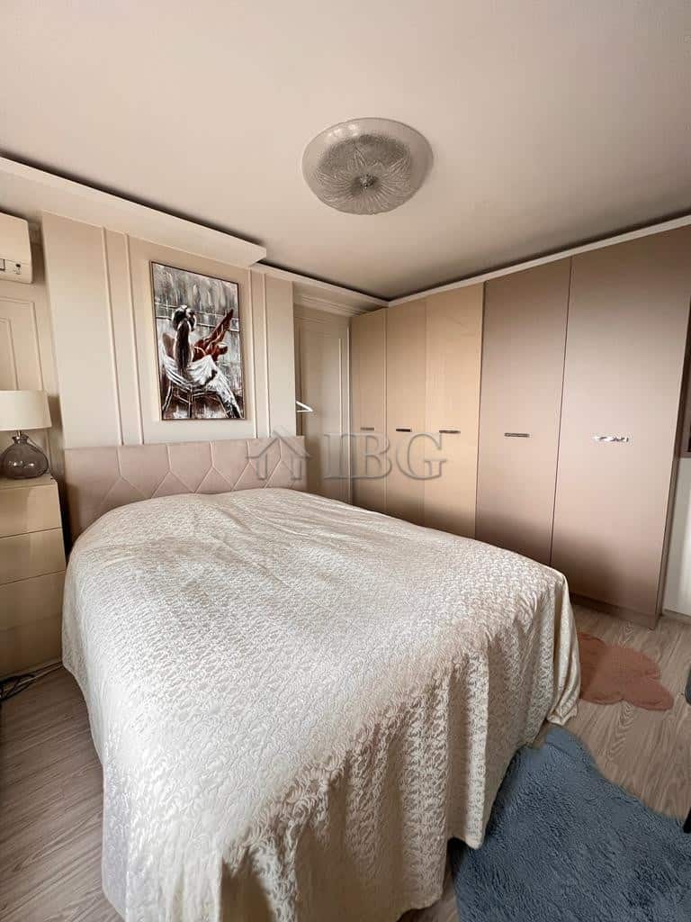 Sea view bedroom in Sveti Vlas maisonette.