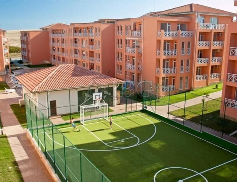Bright 2-bedroom apartment overlooking park and tennis court in Sunny Beach.