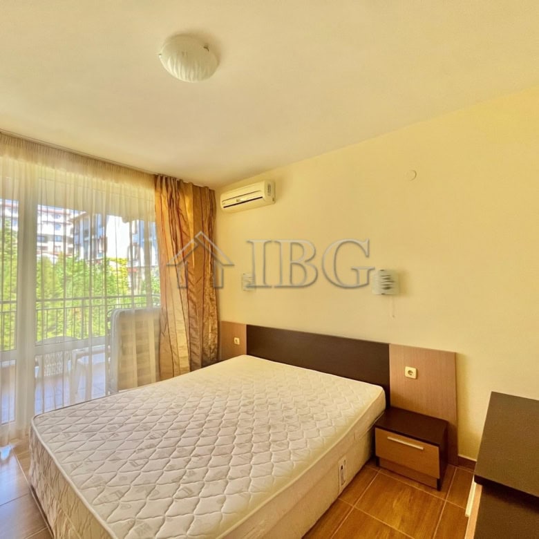 Bright 2-bedroom apartment with balcony in Sveti Vlas, offering sea views and modern amenities.
