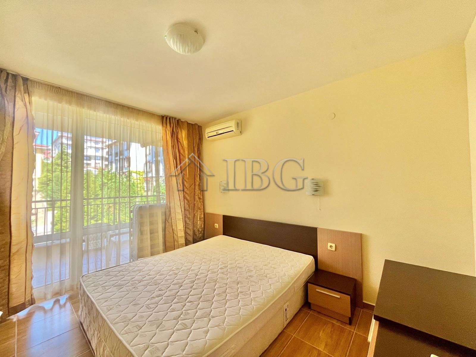 Bright 2-bedroom apartment with balcony in Sveti Vlas, offering sea views and modern amenities.