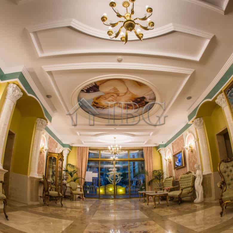 Elegant hotel lobby with luxurious decor and classic furniture in a grand setting.