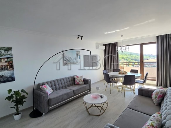 Spacious two-bedroom apartment in Etara 4 Complex, Sveti Vlas, with modern furnishings and balcony v.