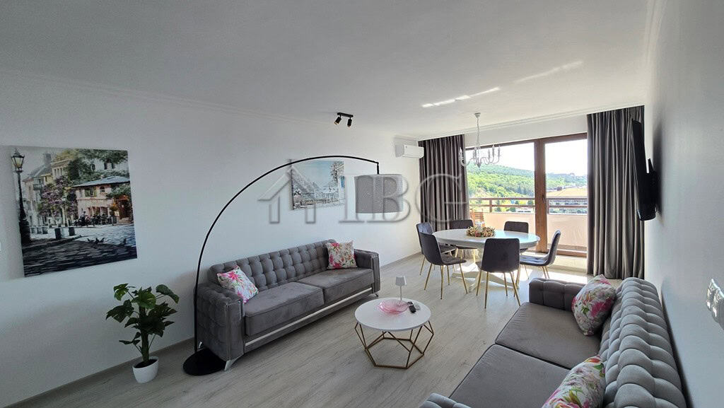 Spacious two-bedroom apartment in Etara 4 Complex, Sveti Vlas, with modern furnishings and balcony v.