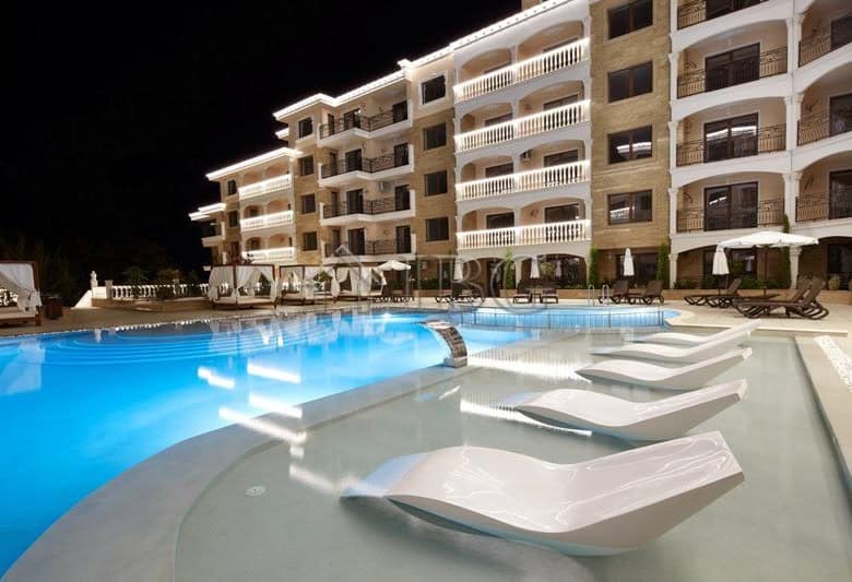 Luxurious one-bedroom apartment in Valencia Gardens, Nessebar, with pool access.