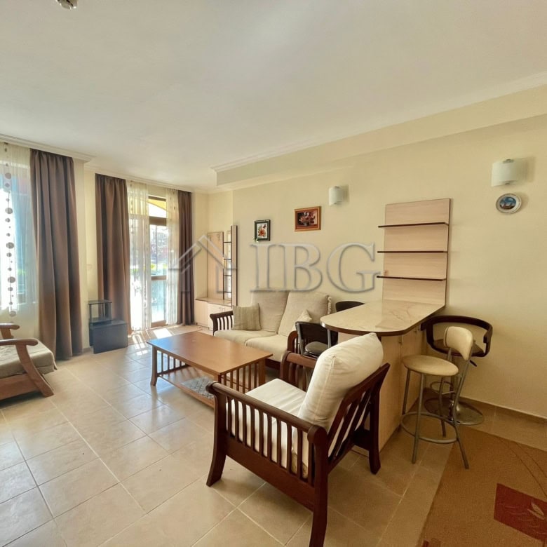 Bright apartment with pool view, modern furnishings, and spacious living area in Sveti Vlas.