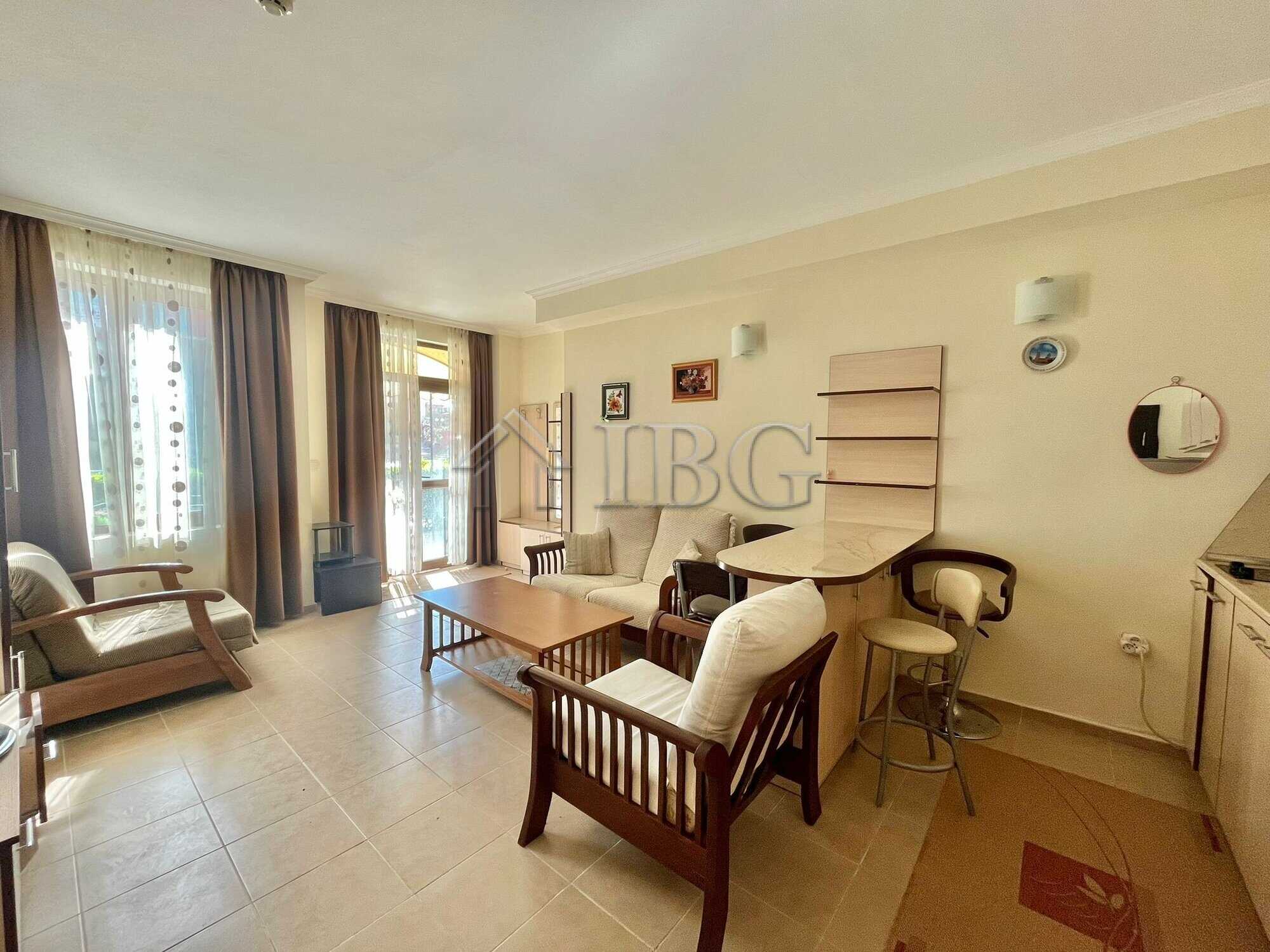 Bright apartment with pool view, modern furnishings, and spacious living area in Sveti Vlas.