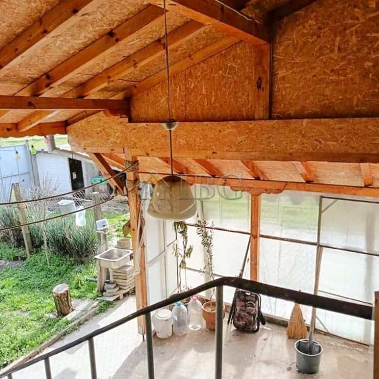 Beautiful two-storey house with garage and lush 1,600 sq.m. garden, located just 35 km from Ruse, id.