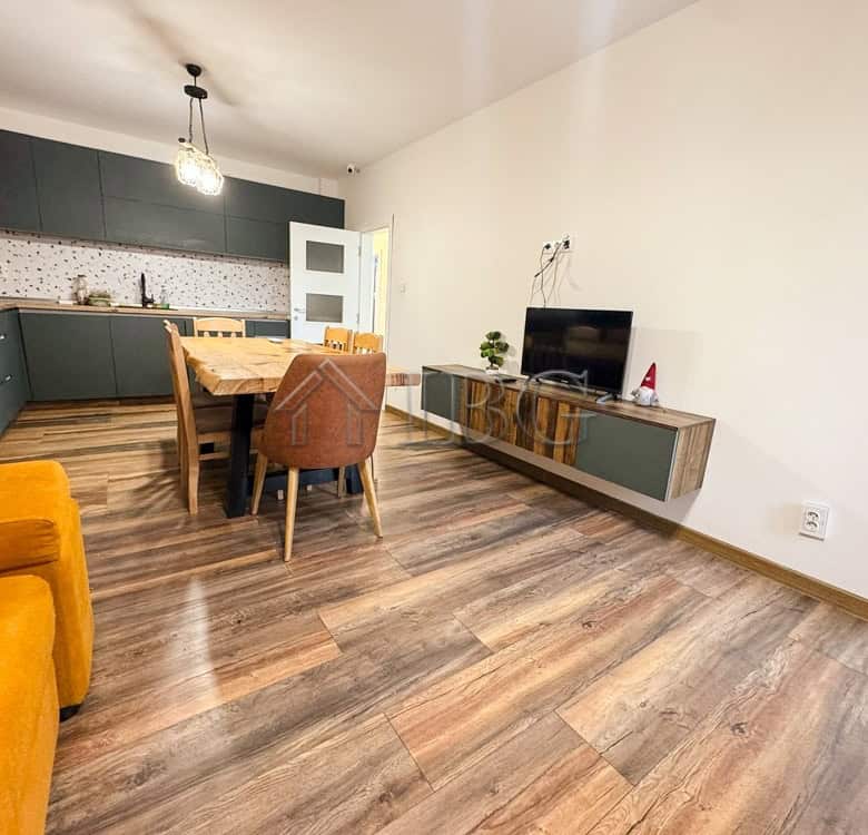 Spacious 108 sq.m. family apartment in Hushove quarter, Ruse, featuring a contemporary kitchen and c.
