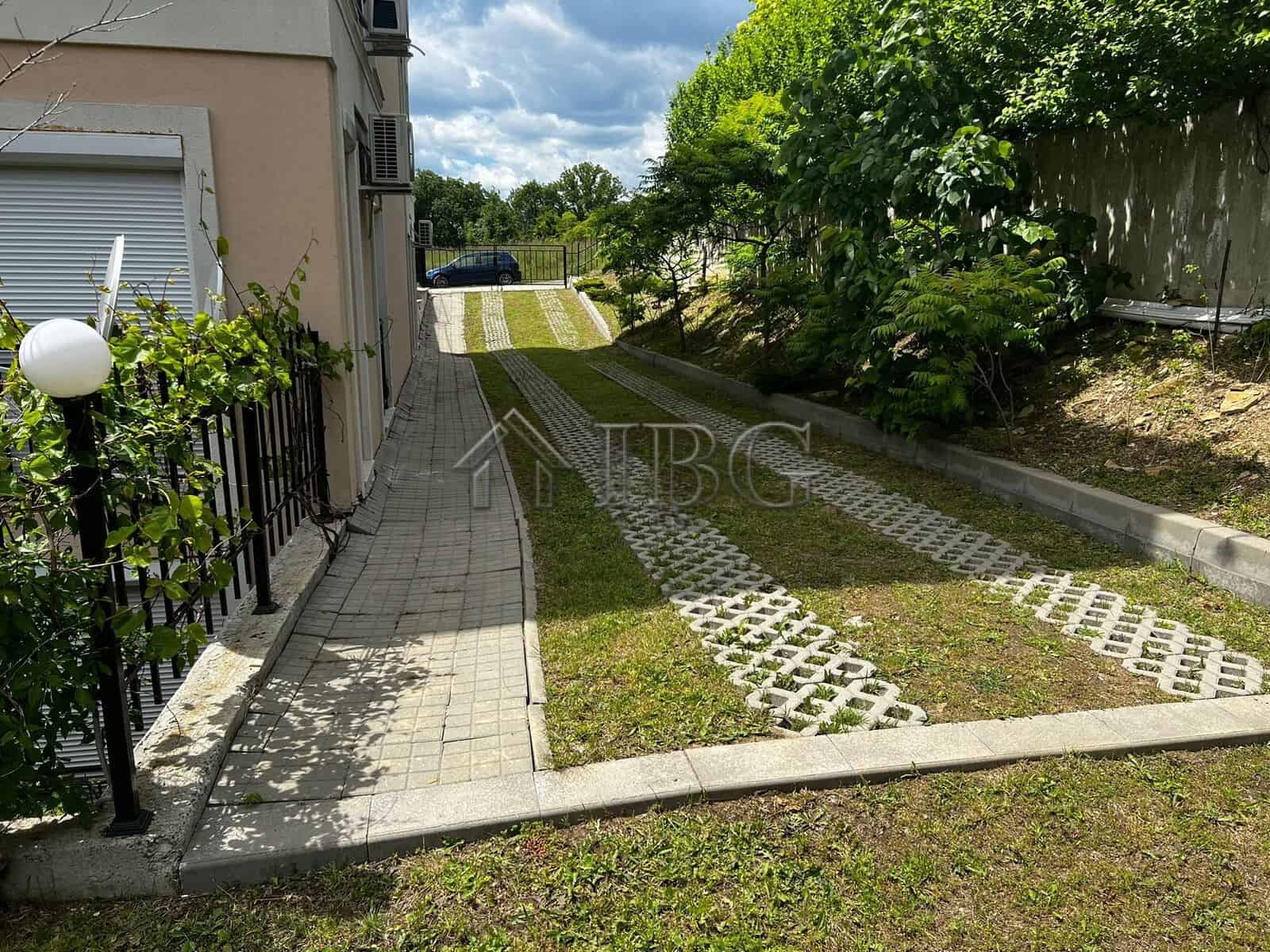Bright studio with balcony for sale in Sveti Vlas, offering scenic views and modern amenities.