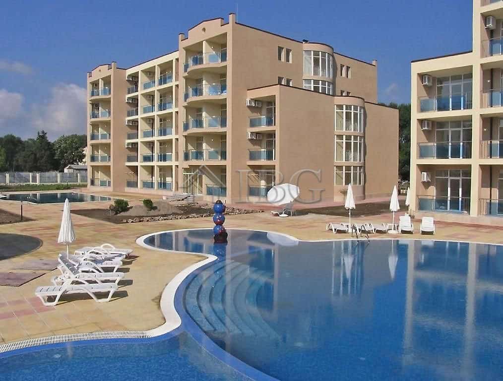 Modern 1-bedroom apartment in Semiramida Gardens, Sunny Beach with pool view.