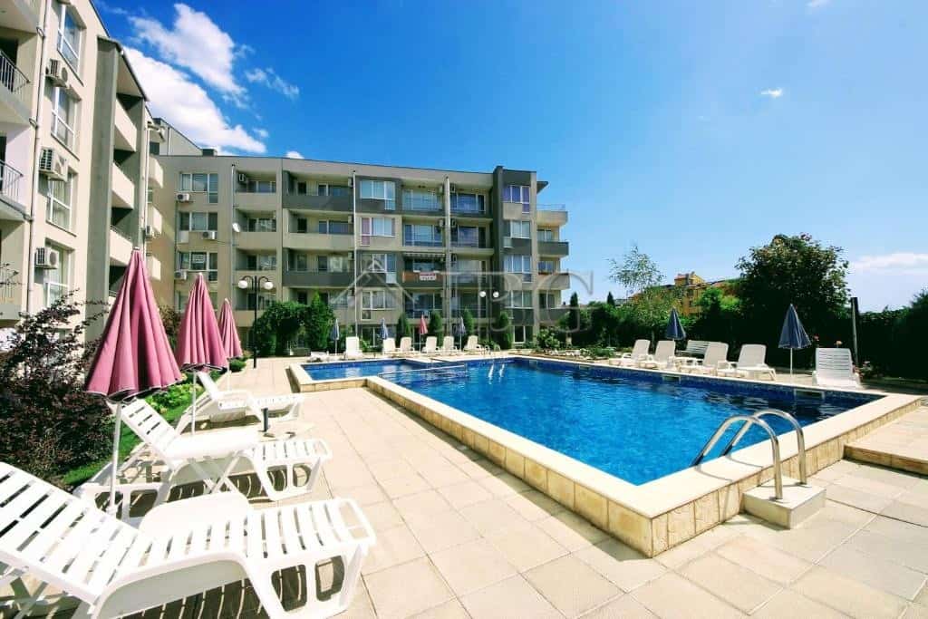 Modern one-bedroom apartment with mountain views in Butterfly Complex, Sveti Vlas.