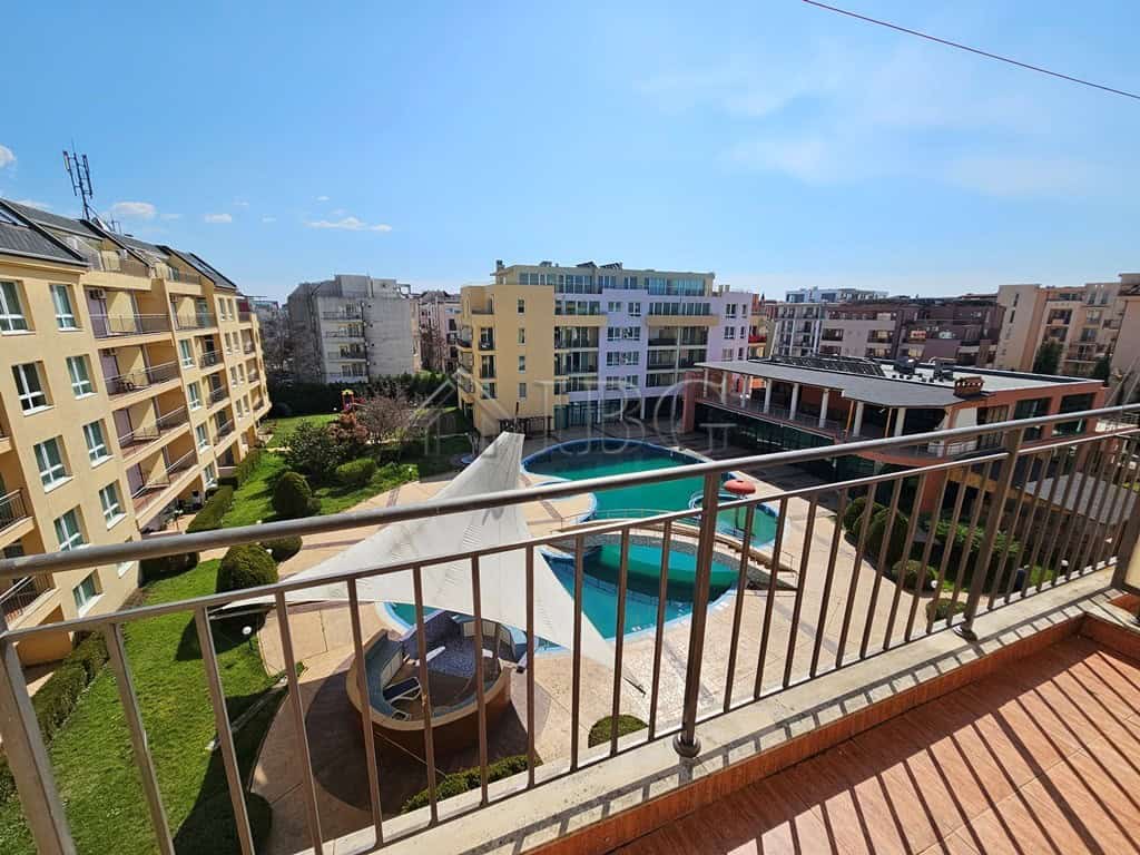 Bright 42 sq. m. studio with balcony and pool view at Pollo Resort, Sunny Beach.