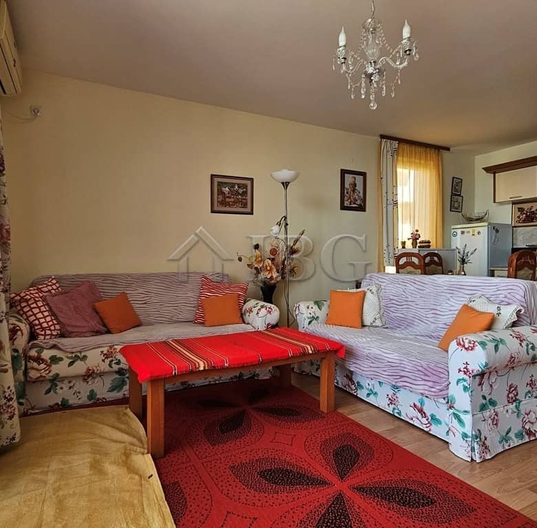 Sea view one-bedroom apartment with living room and open kitchen in Sveti Vlas.