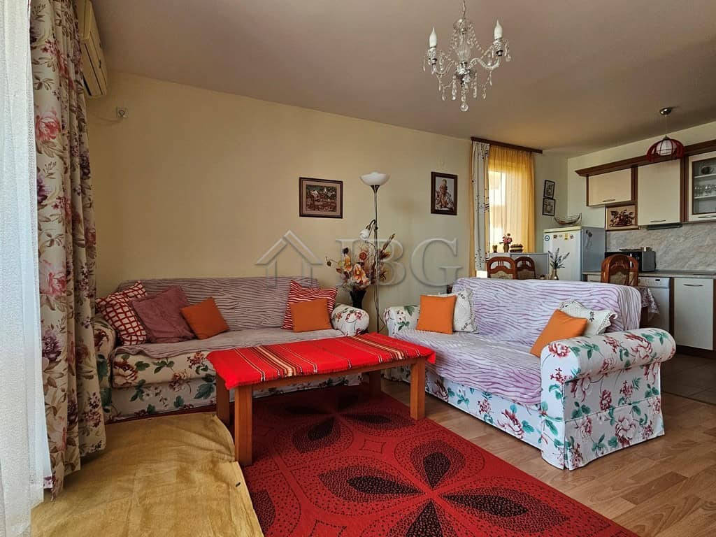 Sea view one-bedroom apartment with living room and open kitchen in Sveti Vlas.