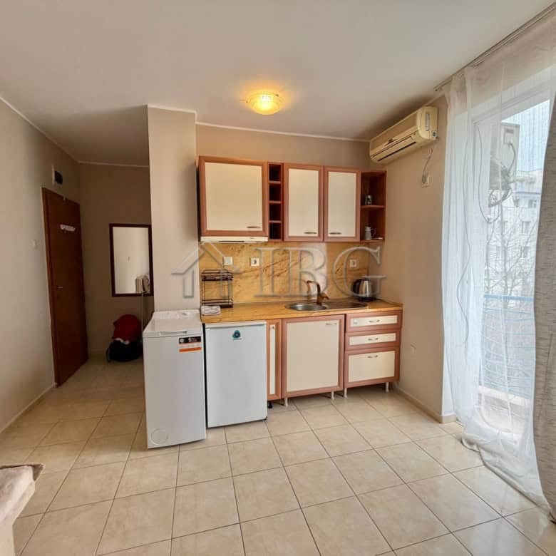 Bright 1-bedroom apartment with kitchen in Sunny Day 3 Complex, Sunny Beach.