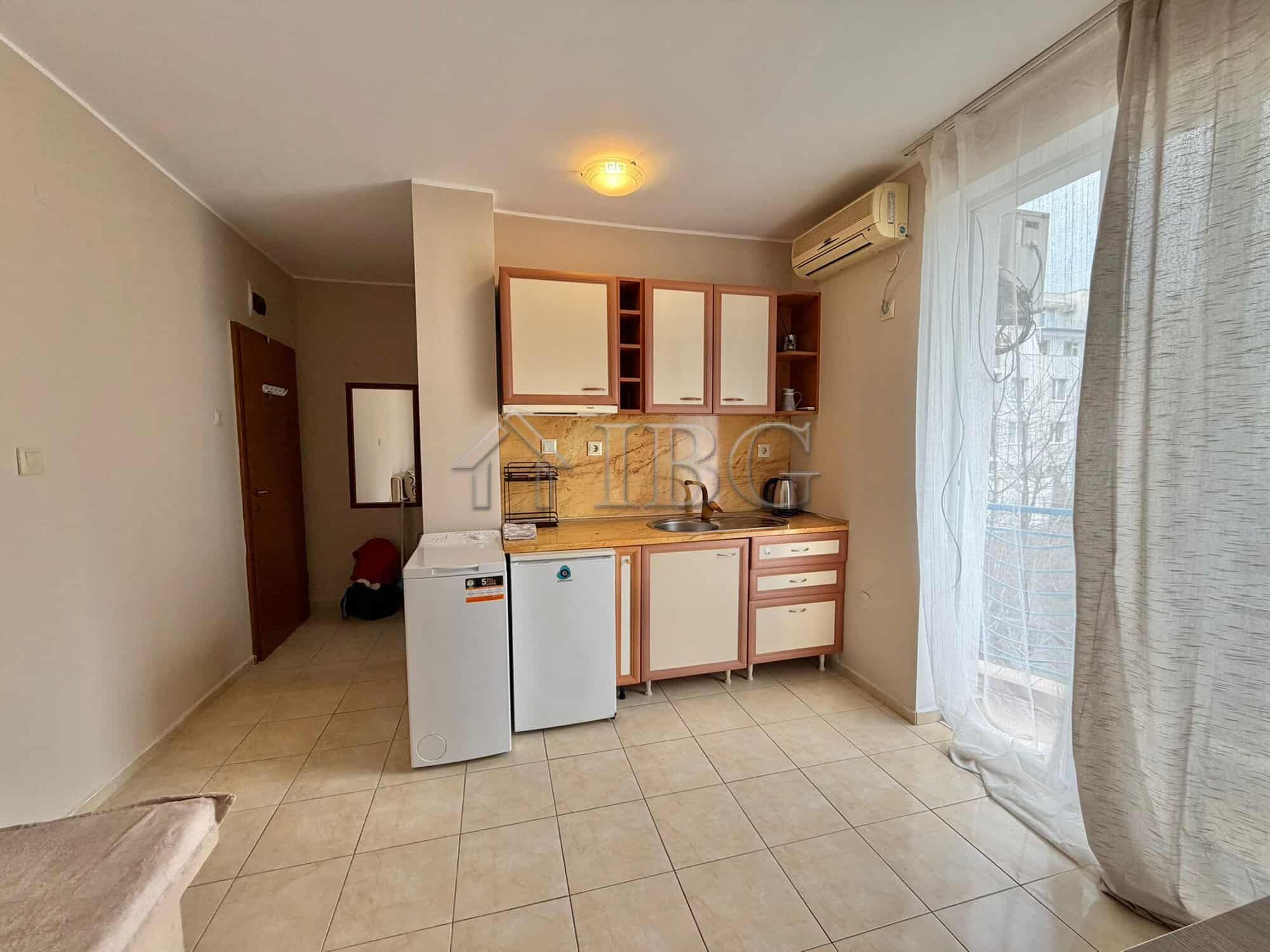 Bright 1-bedroom apartment with kitchen in Sunny Day 3 Complex, Sunny Beach.