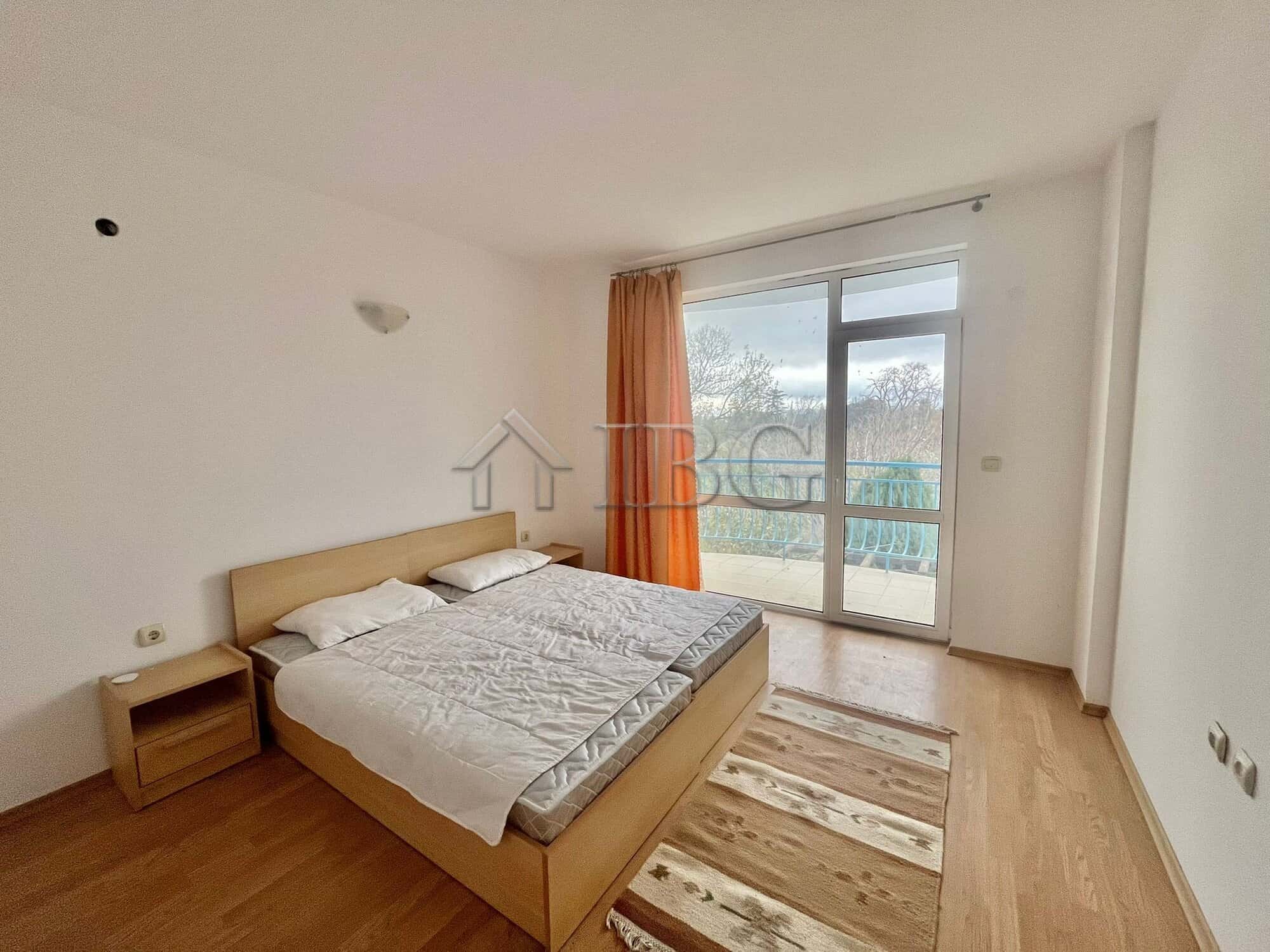 Bright 1-bedroom apartment overlooking the sea and green area in Sveti Nikola complex. Perfect for r.