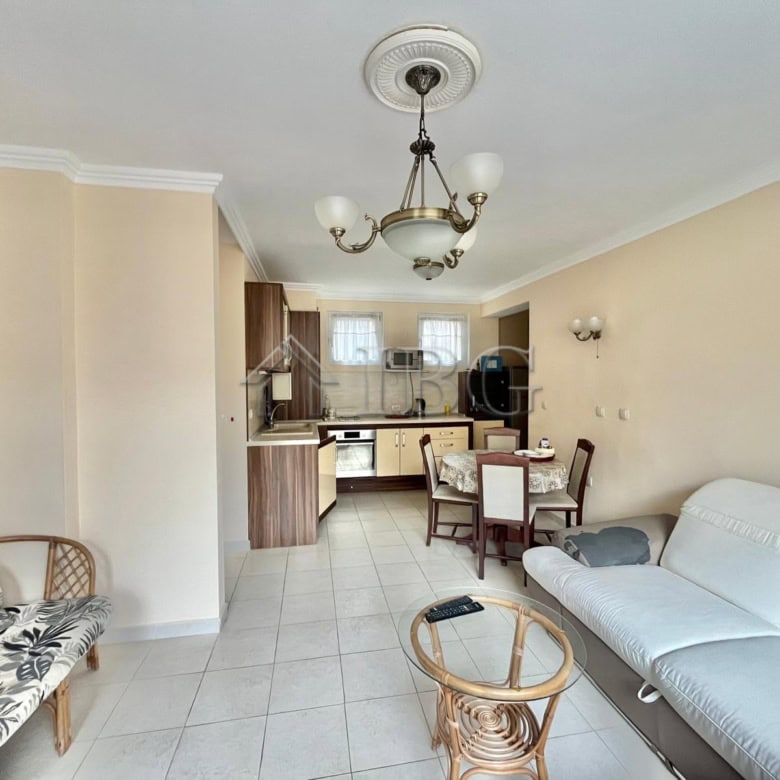 Bright 2-bedroom apartment overlooking the pool in Laguna 3, Sunny Beach. Perfect for relaxing holid.