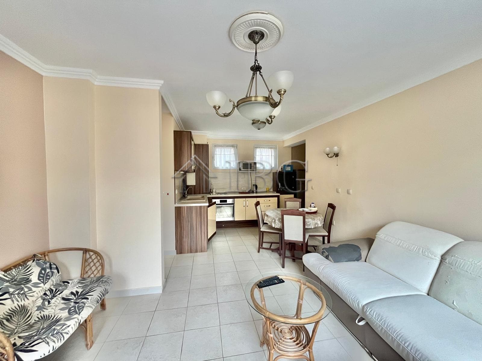 Bright 2-bedroom apartment overlooking the pool in Laguna 3, Sunny Beach. Perfect for relaxing holid.
