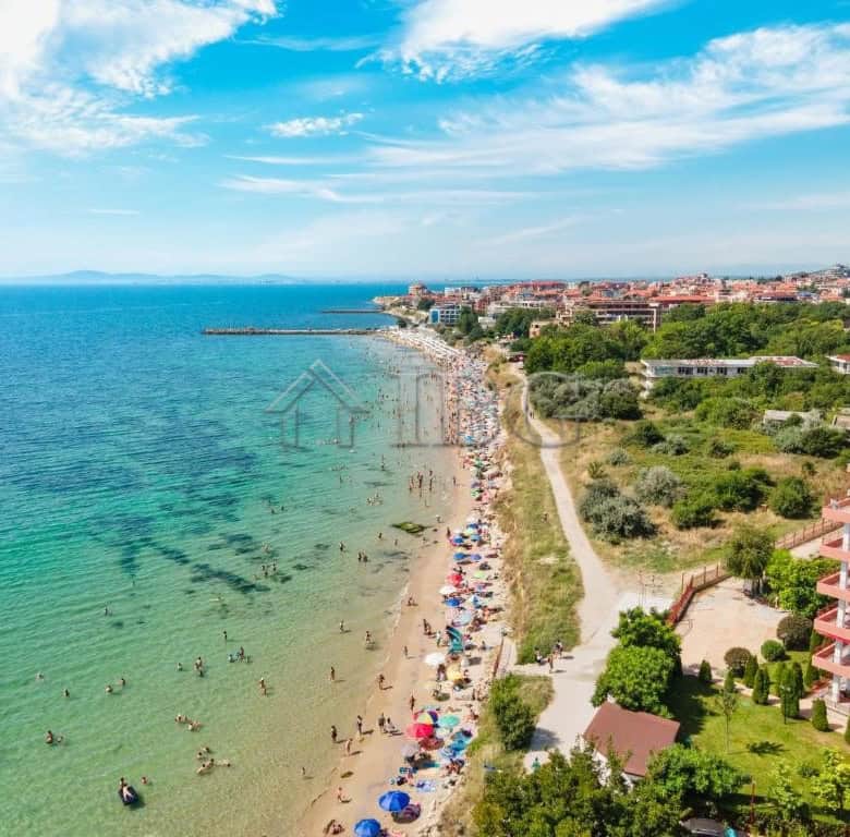 Sea view one-bedroom apartment overlooking the beach at Riviera Fort Beach, Ravda.