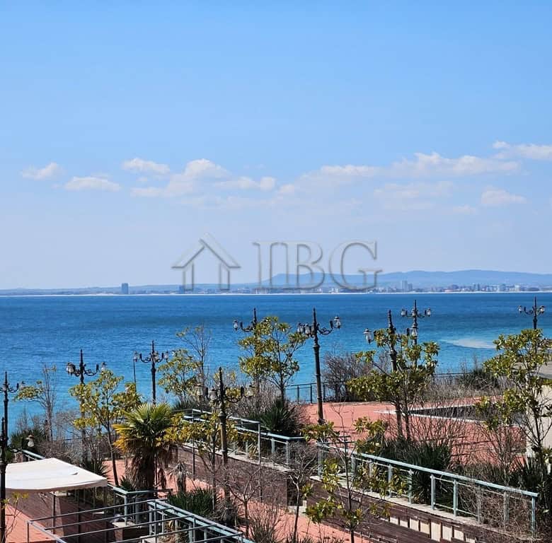 Sea view one-bedroom apartment with front-line access at Panorama Fort Beach, Sveti Vlas. Perfect fo.