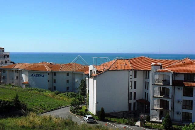 Bright 2-bedroom apartment with sea views in Dinevi Resort, Sveti Vlas. Perfect for holiday or inves.