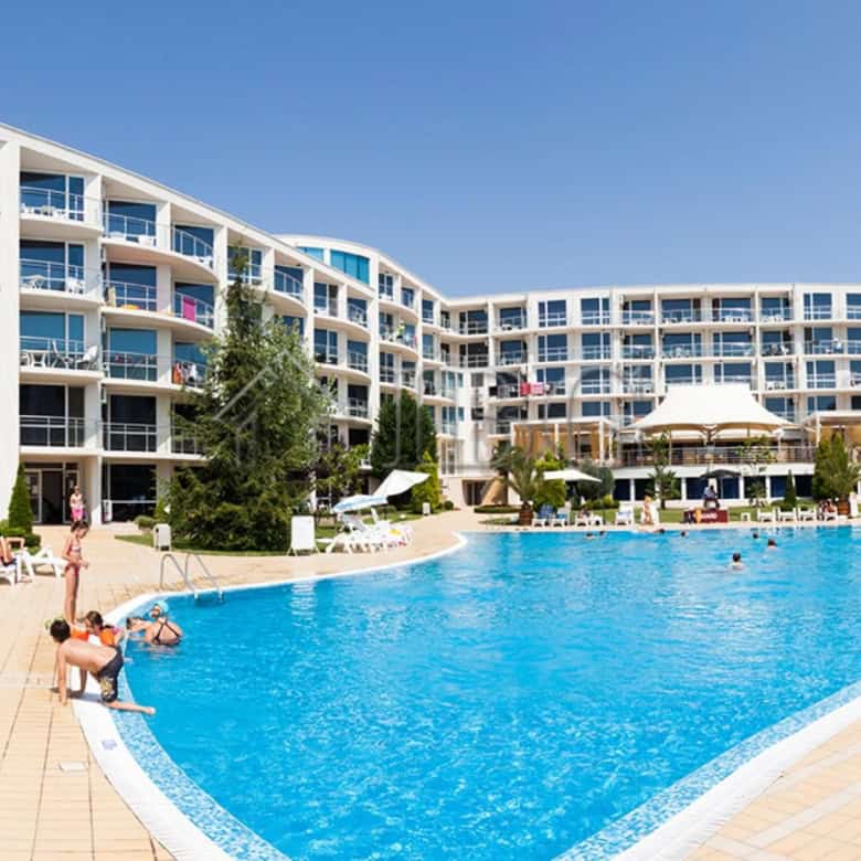 Bright 1-bedroom apartment overlooking the pool at Atlantis Resort & Spa, Sarafovo, Burgas.