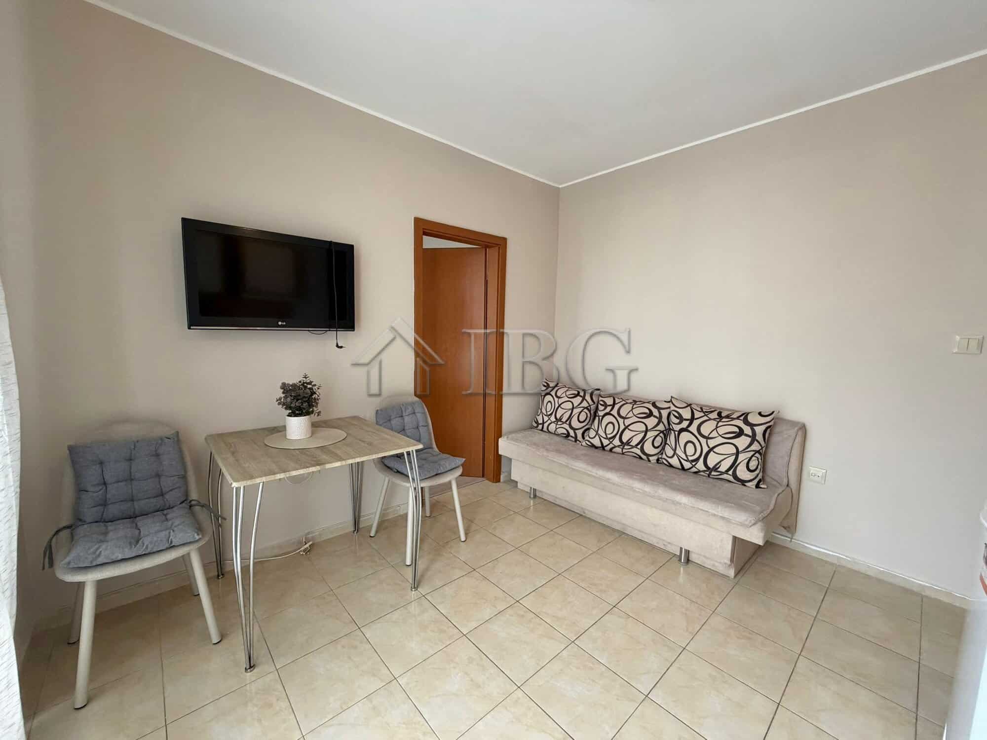 Bright 1-bedroom apartment with modern furnishings in Sunny Day 3 Complex, perfect for relaxing holi.