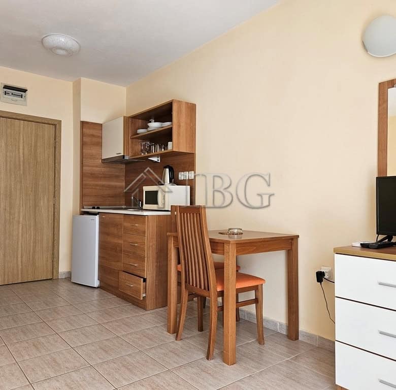 Bright furnished 42 sq. m. studio with balcony in Pollo Resort, Sunny Beach. Perfect for relaxing ho.