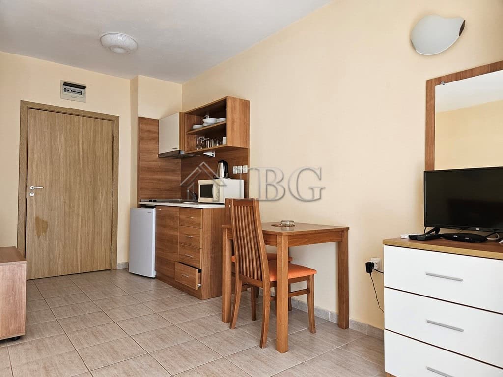 Bright furnished 42 sq. m. studio with balcony in Pollo Resort, Sunny Beach. Perfect for relaxing ho.