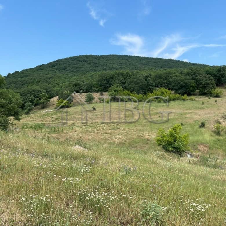 Building plot for sale in Kosharitsa with scenic mountain views and lush greenery. Ideal location fo.