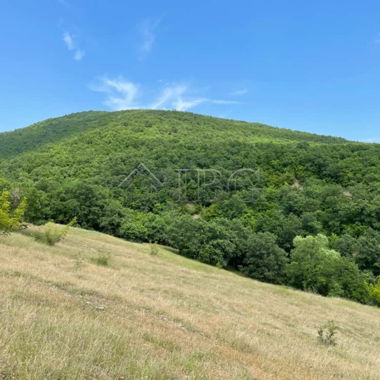 Building Plot for Sale in Kosharitsa with scenic mountain views.
