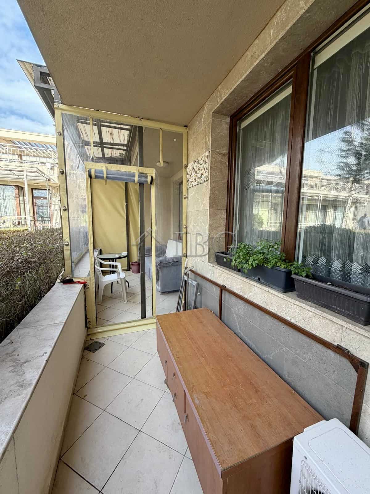 Cozy furnished one-bedroom apartment with balcony in Sveti Vlas, near the sea.
