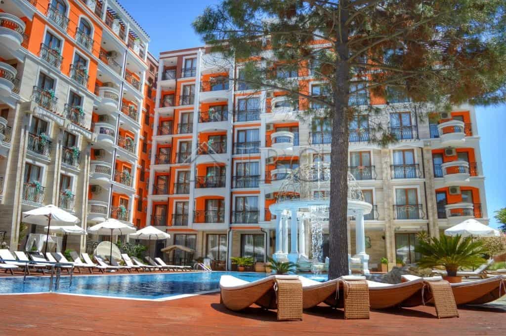 Apartment with pool view in Harmony Palace, Sunny Beach, featuring 2 bedrooms and 2 bathrooms. Perfe.