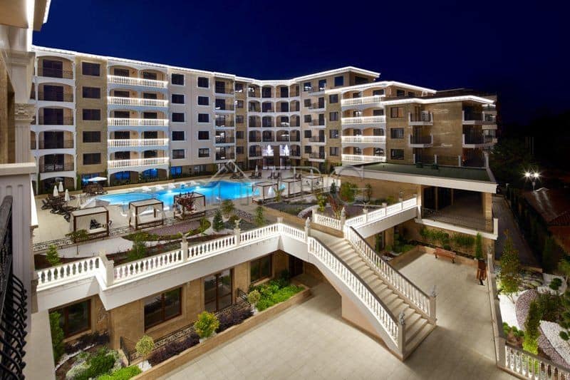 Luxurious 2-bedroom apartment with sea and pool views at Valencia Gardens, Nessebar.